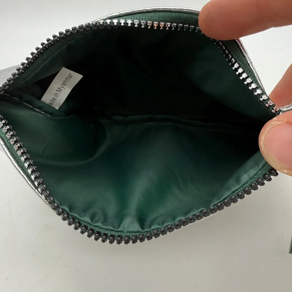 IPSY Makeup Bag Womens Silver Crinkled Metallic Textured Zipper Pouch 020600
